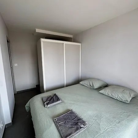 Superbe Vue Garage Privatif Ferme * Golfe Juan