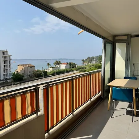 Vue Avec A Pied Garage Prive A Golfe-Juan